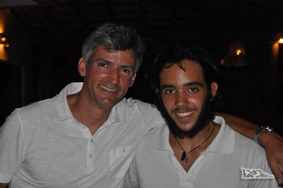 O primo Haroldo e o sobrinho João Pedro no hotel em Fortim, no litoral do Ceará